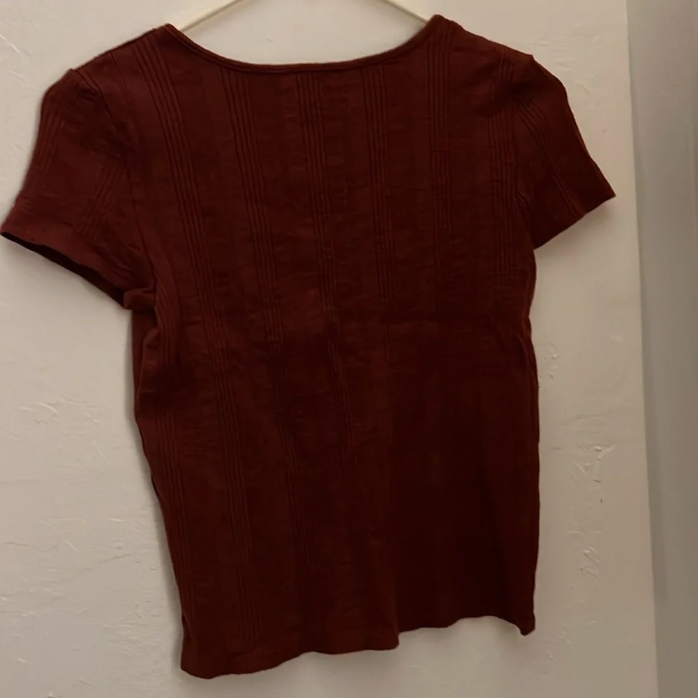 AE Rustic Red Ribbed Button-Down Tee - Picture 5 of 5